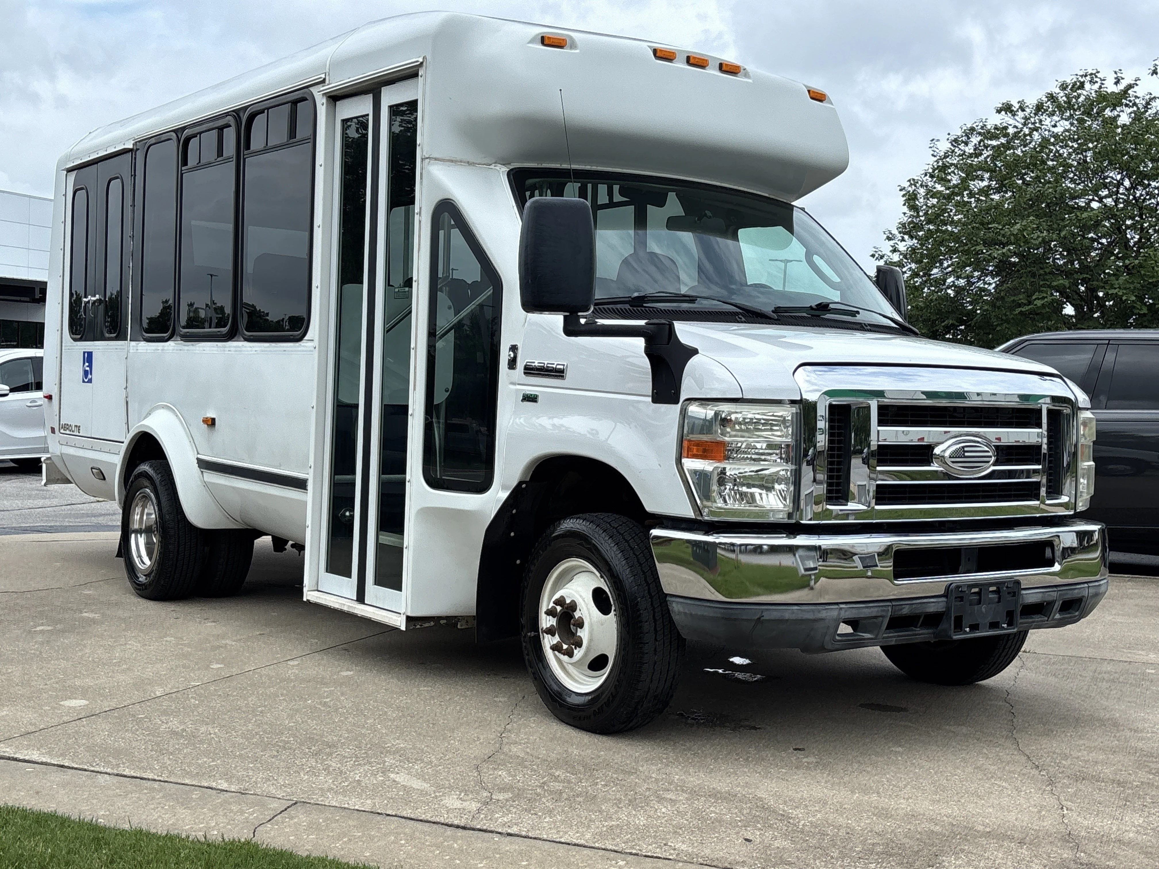 Used 2015 White Ford  image 1