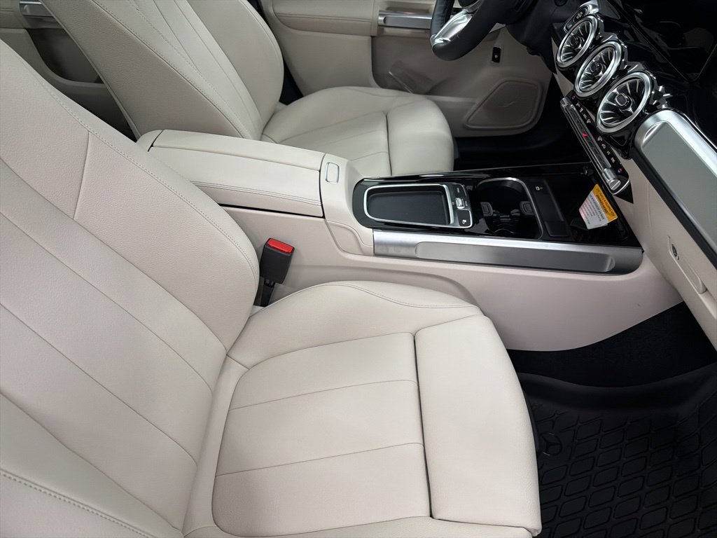 Used 2026 White Mercedes-Benz GLB 250 image 29