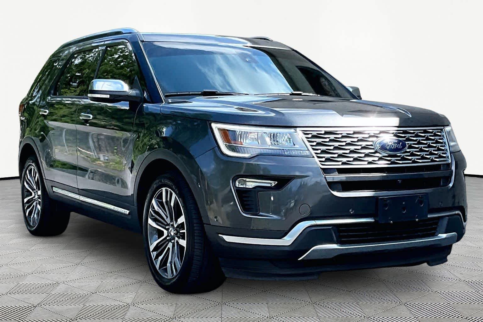 Used 2018 Magnetic Ford Platinum image 3