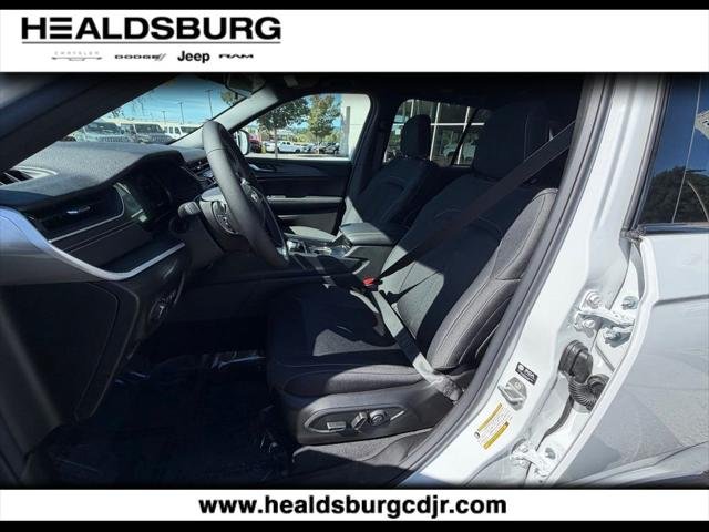 New 2026 Bright White Clear-Coat Exterior Paint Jeep Laredo image 9