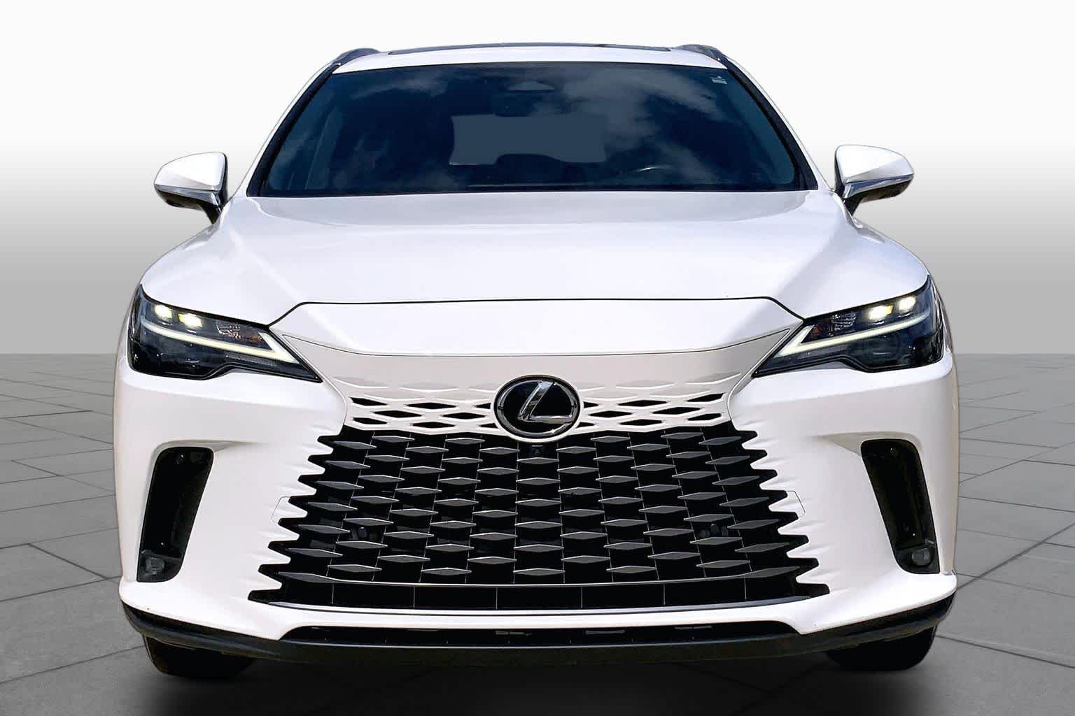 Used 2023 Eminent White Pearl Lexus Premium Plus image 4