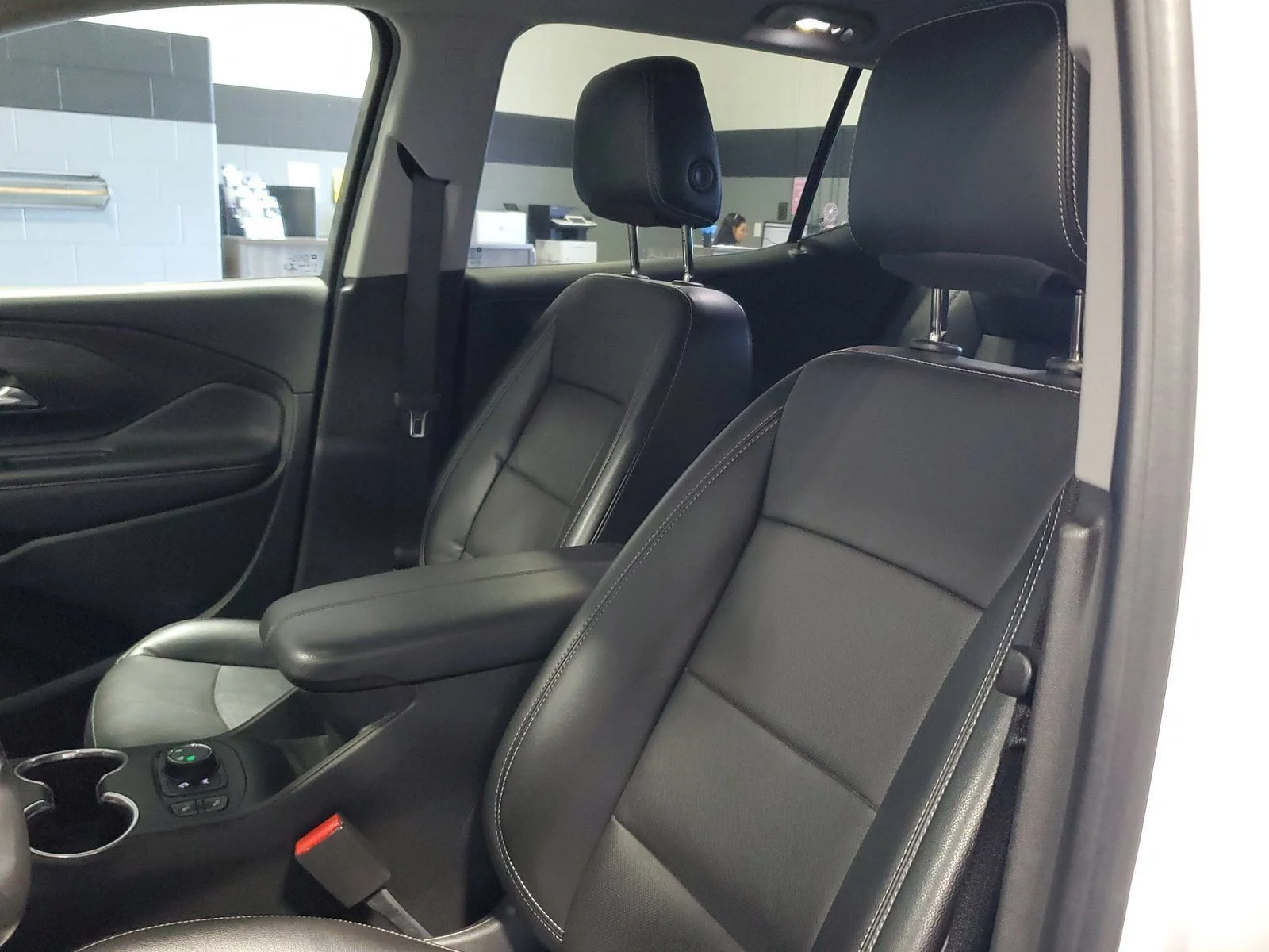 Used 2022 White GMC SLT image 15