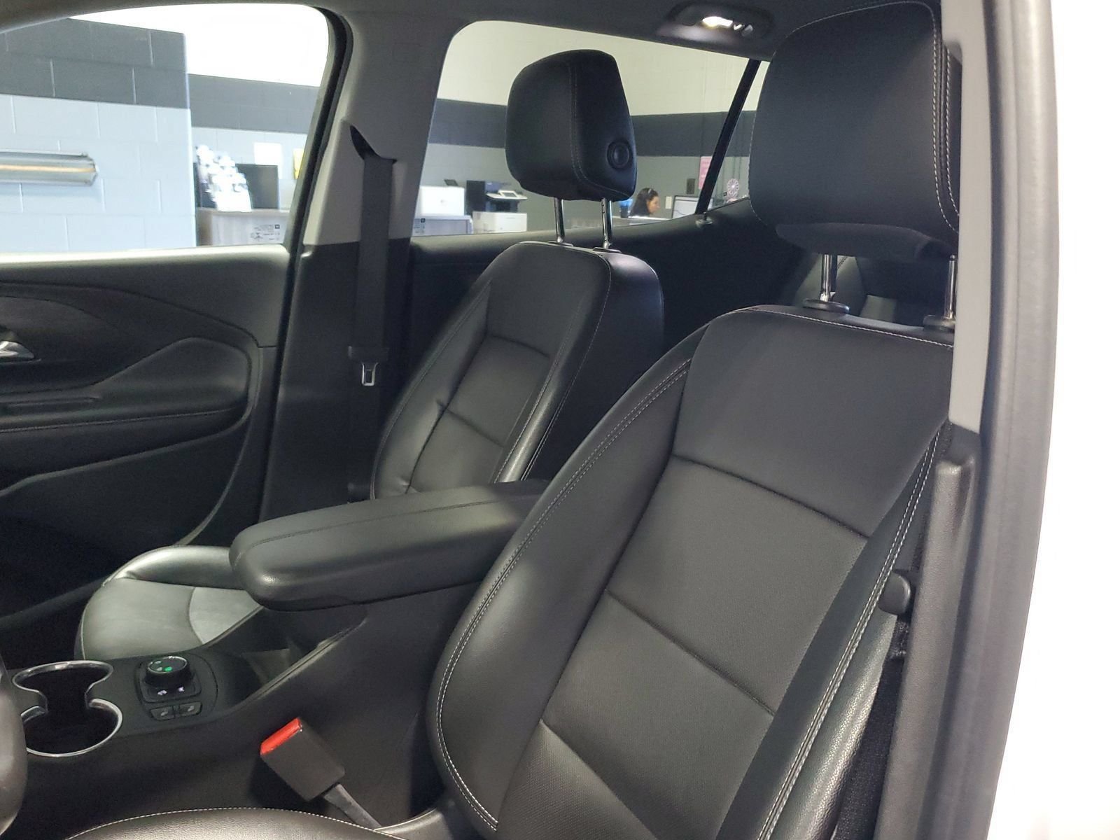 Used 2022 White GMC SLT image 15