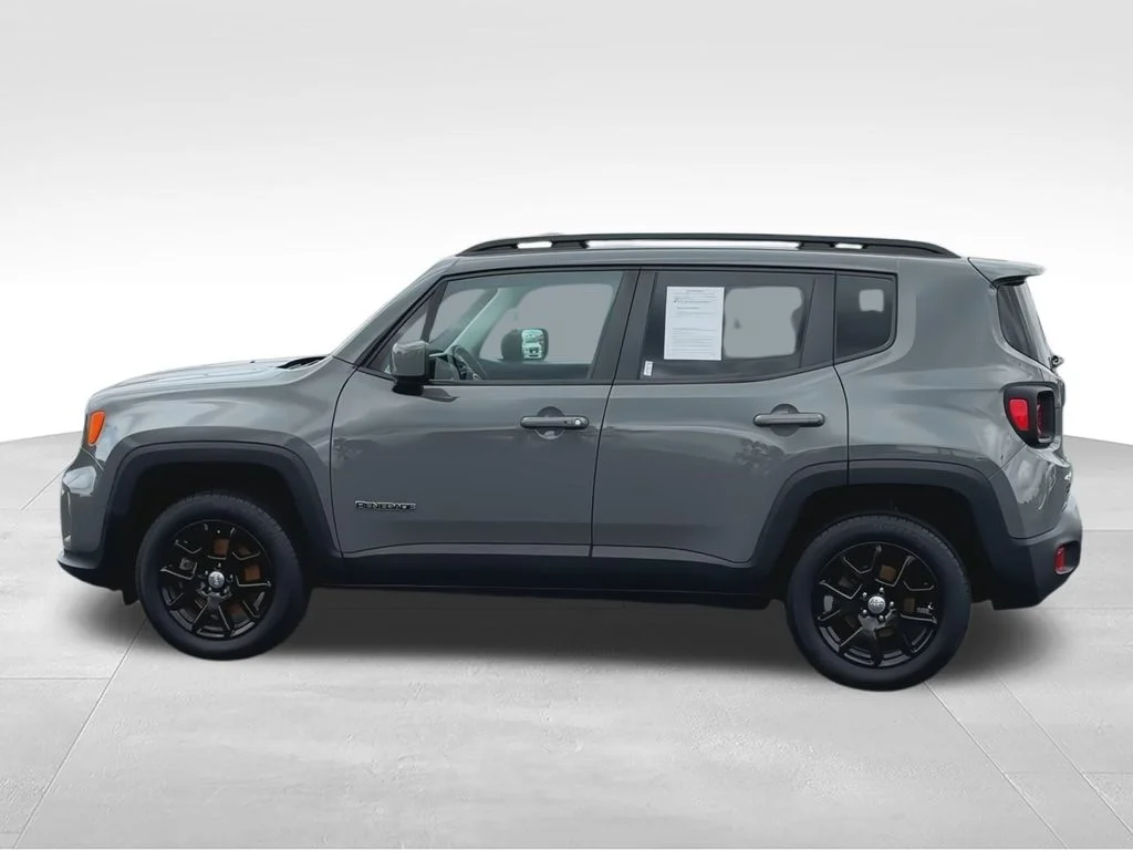 Used 2021 Gray Jeep Latitude image 5
