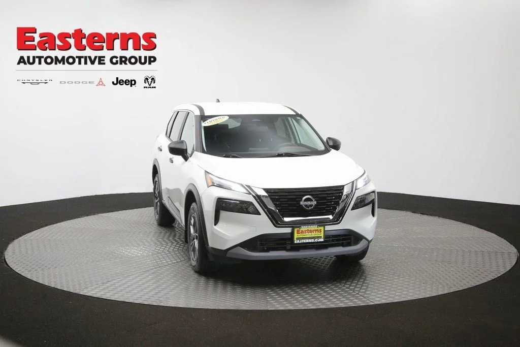 Used 2023 White Nissan S image 53