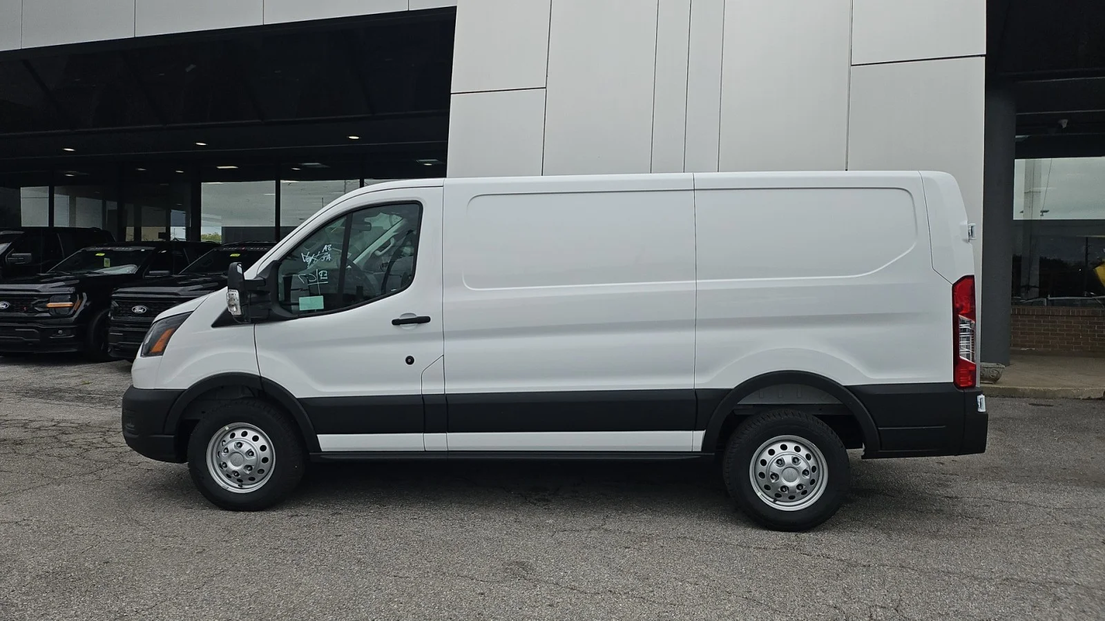 New 2025 Oxford White Ford LR CARGO AWD image 3