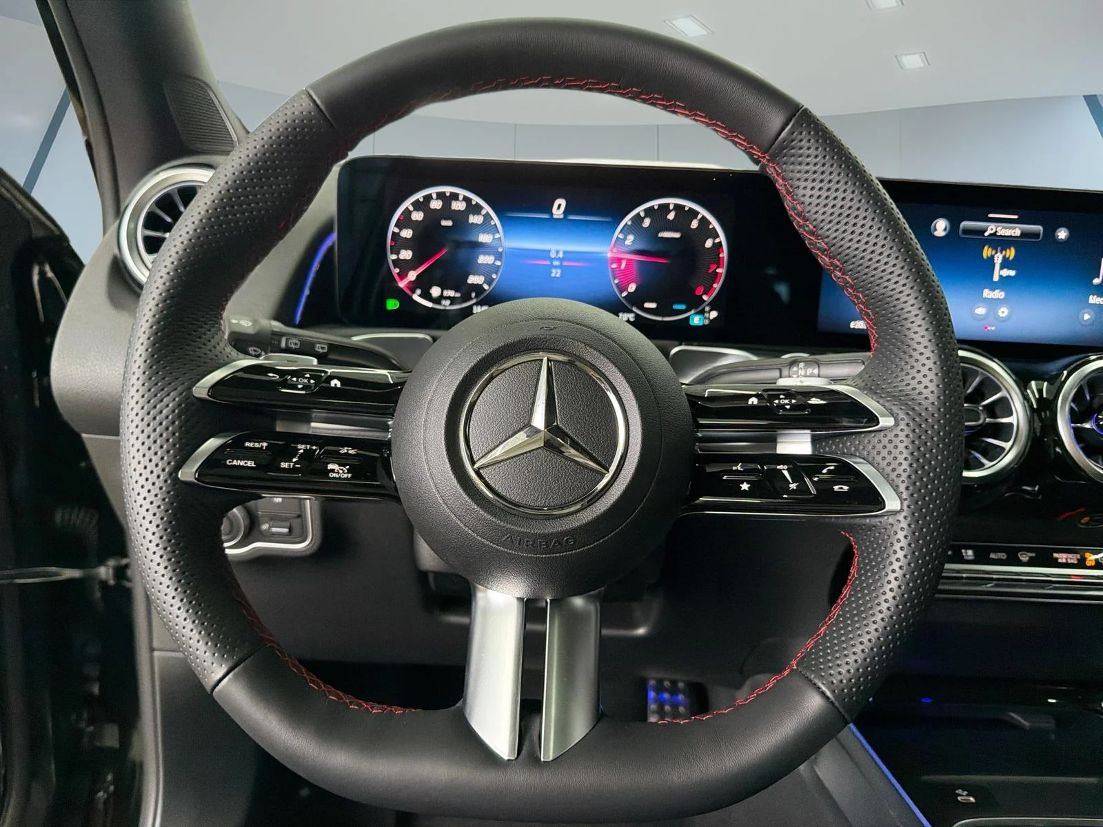 Used 2026 Black Mercedes-Benz GLB 250 4MATIC SUV image 15