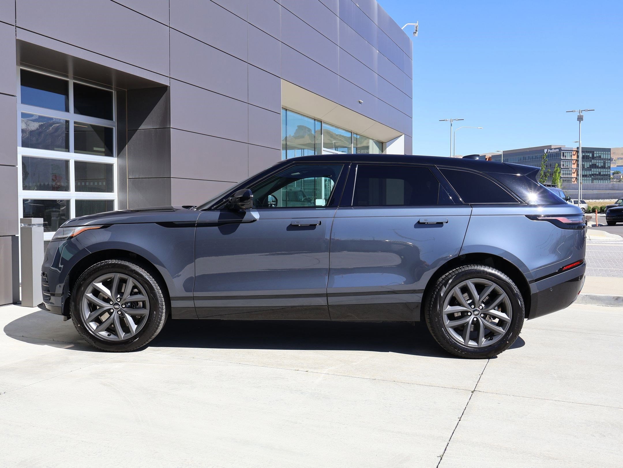 Certified Used 2026 Varesine Blue Metallic Land Rover Dynamic SE image 9