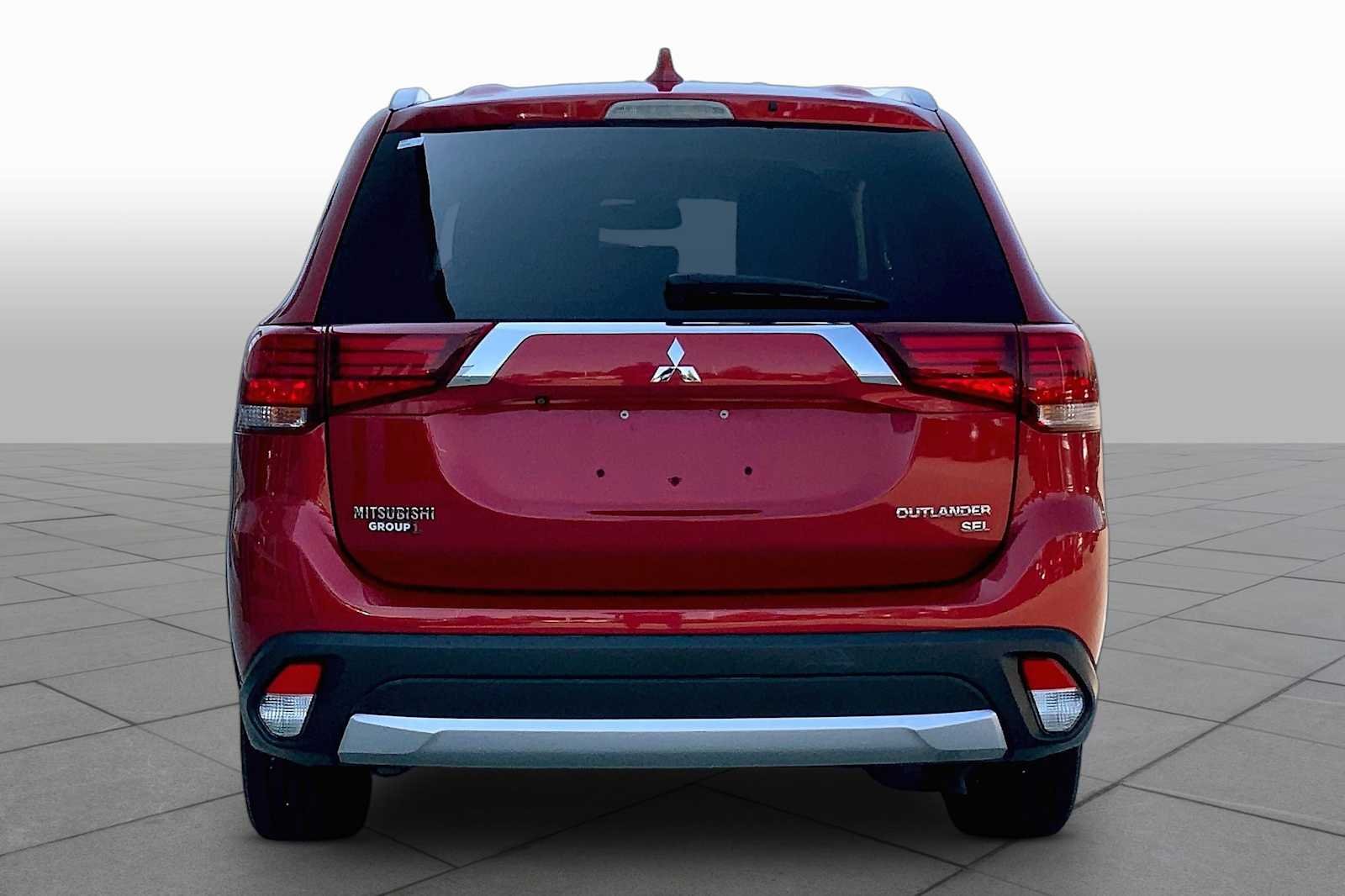Pre-Owned 2017 Mitsubishi Outlander SEL