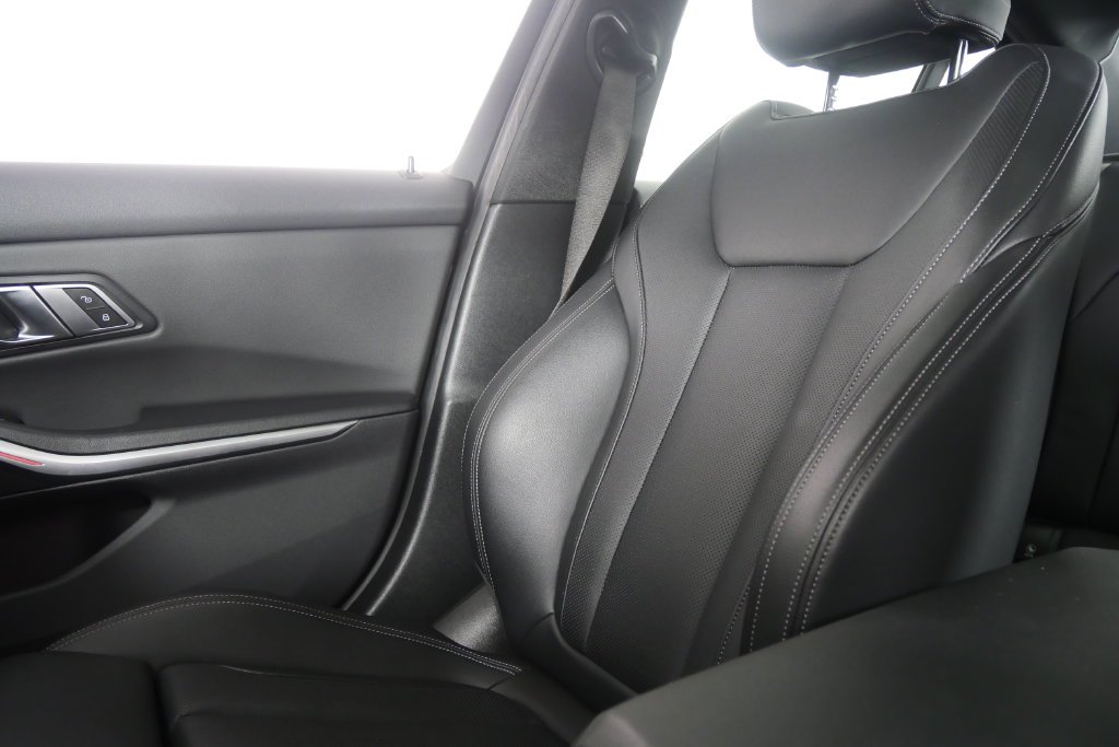 Used 2022 Alpine White BMW M340i image 24