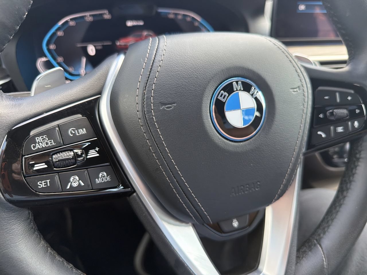 Used 2023 Aventurin Red Metallic BMW 530e image 22