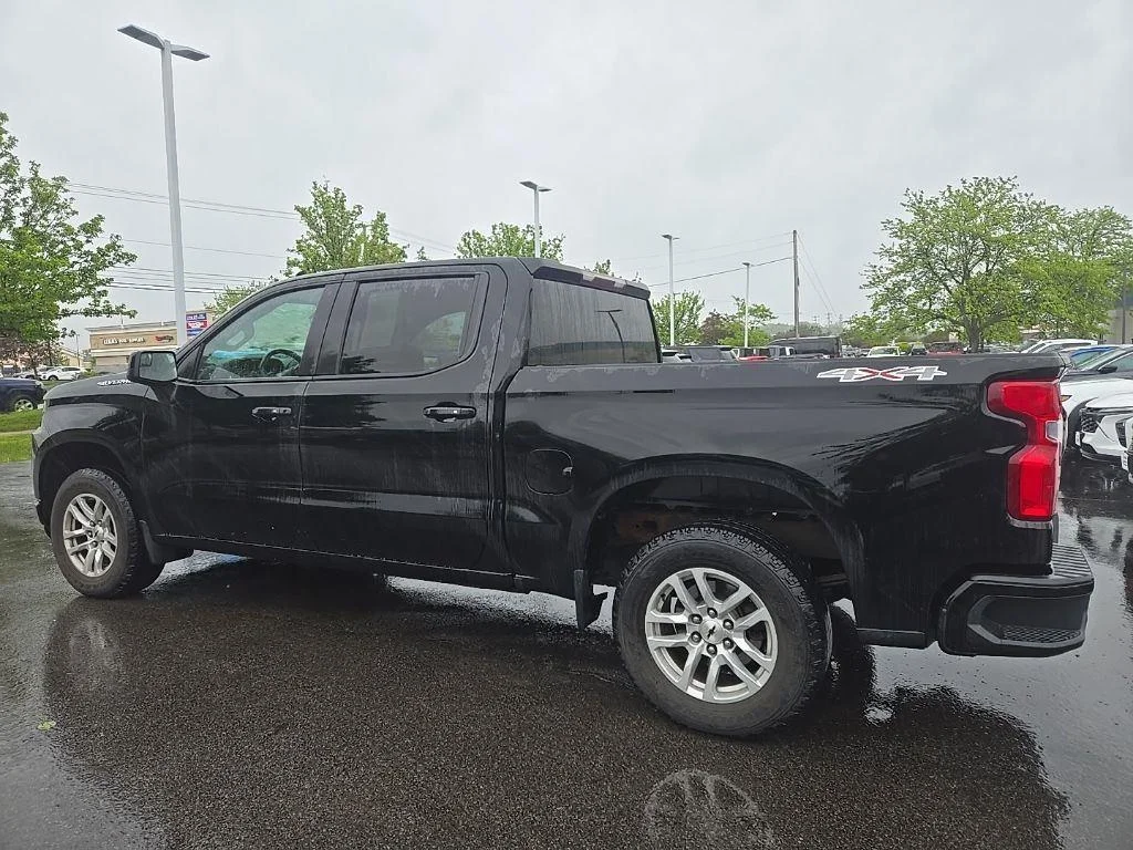 Used 2019 BLACK Chevrolet RST image 4