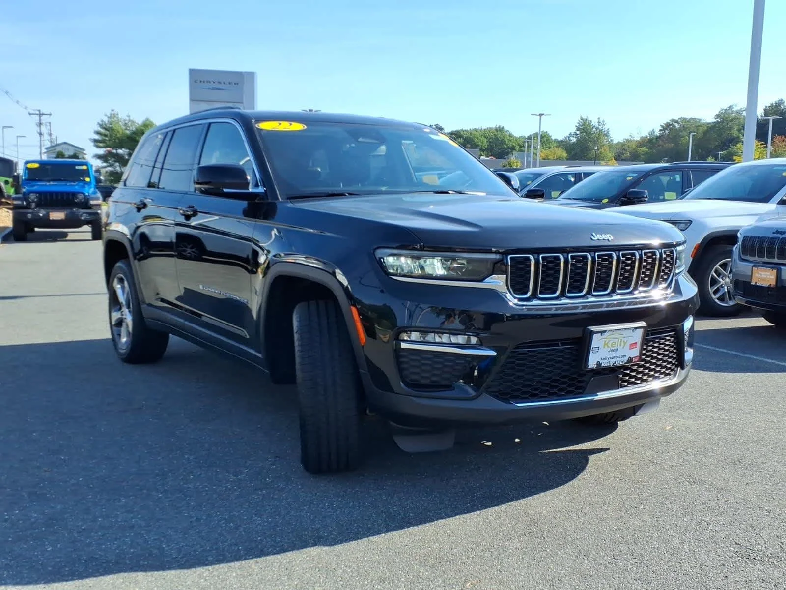 Used 2022 Diamond Black Crystal Pearlcoat Jeep Limited image 5