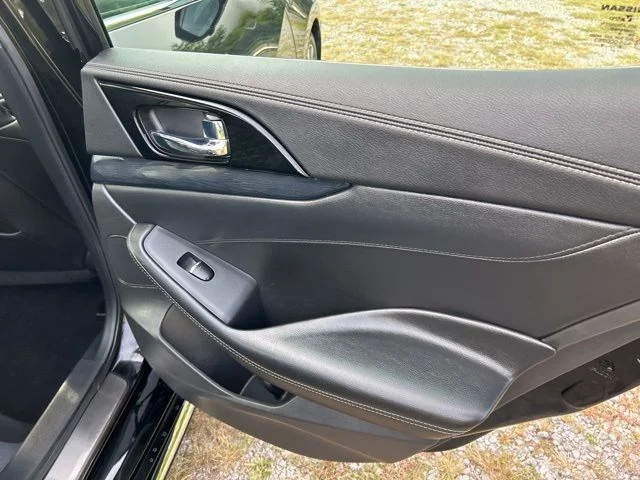 Used 2021 Black Nissan 3.5 SL image 23