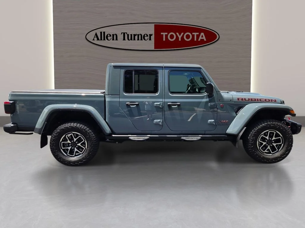 Used 2024 Gray Jeep Rubicon image 5
