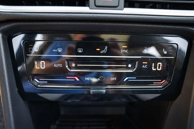 2025 Volkswagen Taos SE - Photo 22