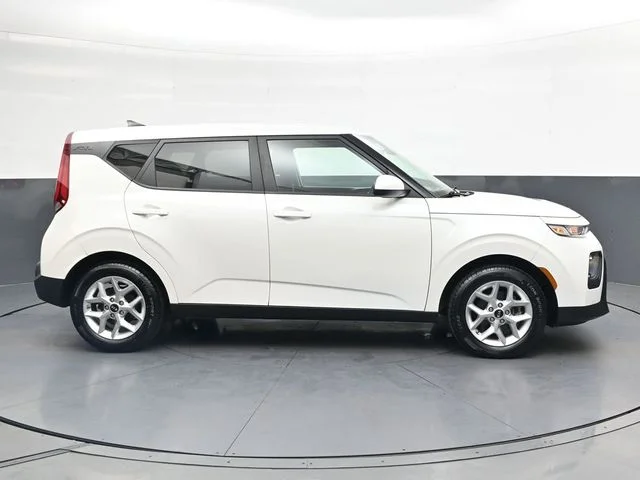 Used 2020 White Kia S image 3
