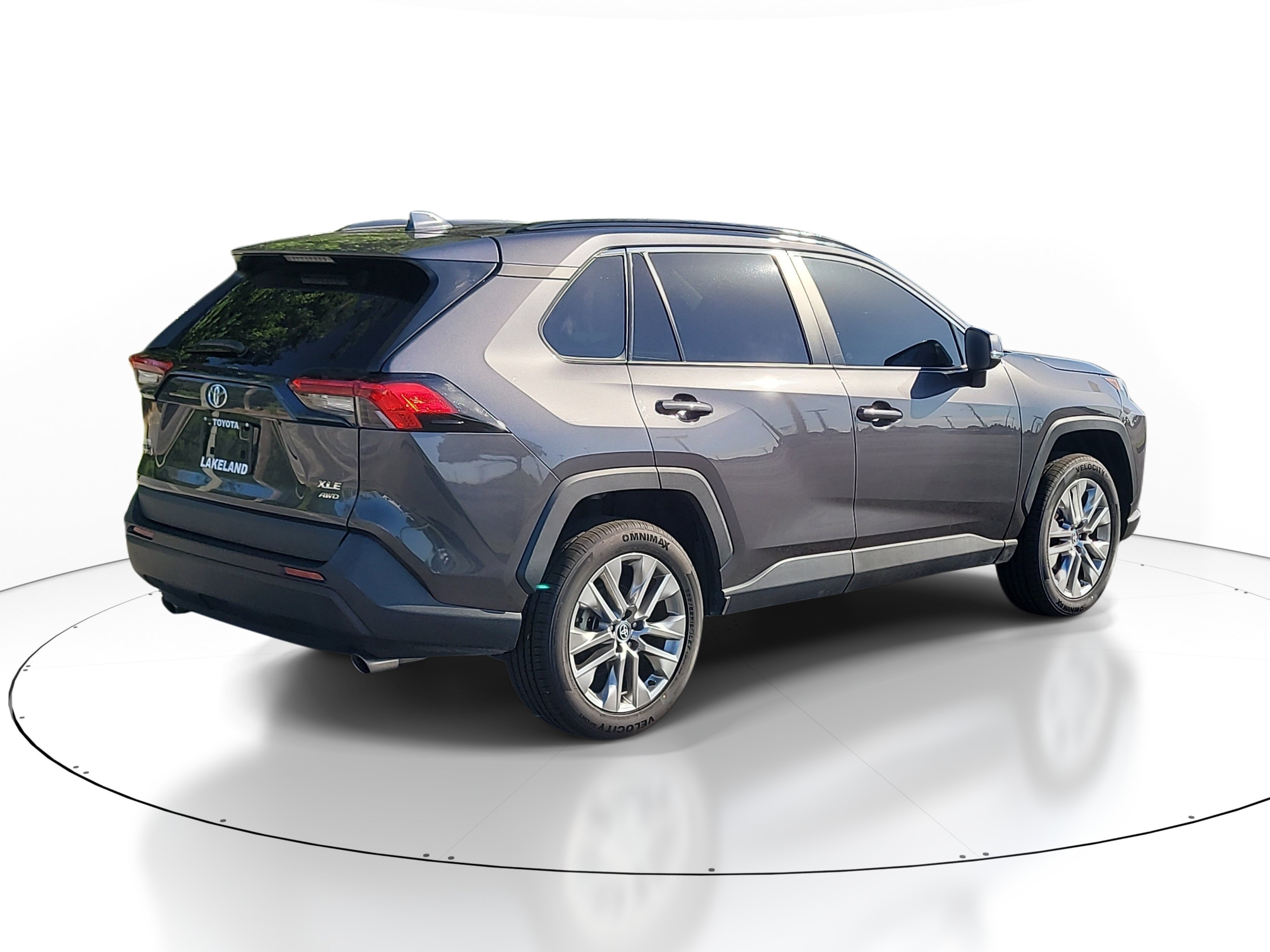 Used 2024 Magnetic Gray Metallic Toyota XLE Premium image 6