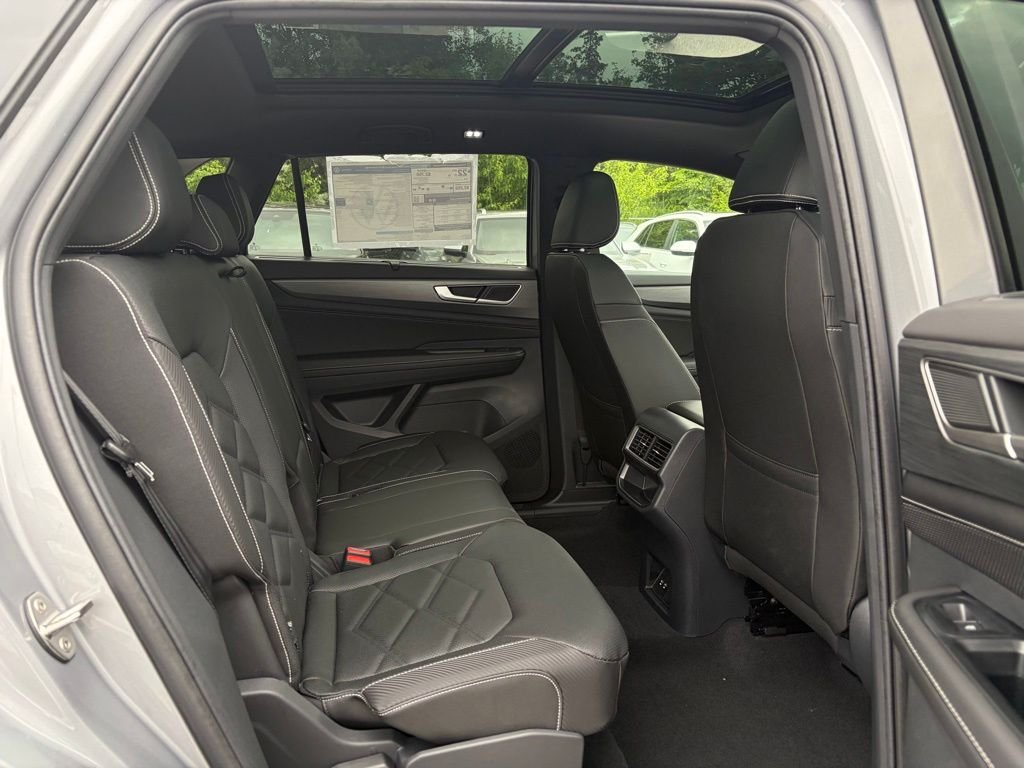 New 2026 Silver Mist Metallic Volkswagen 2.0T SE W/TECHNOLOGY image 19
