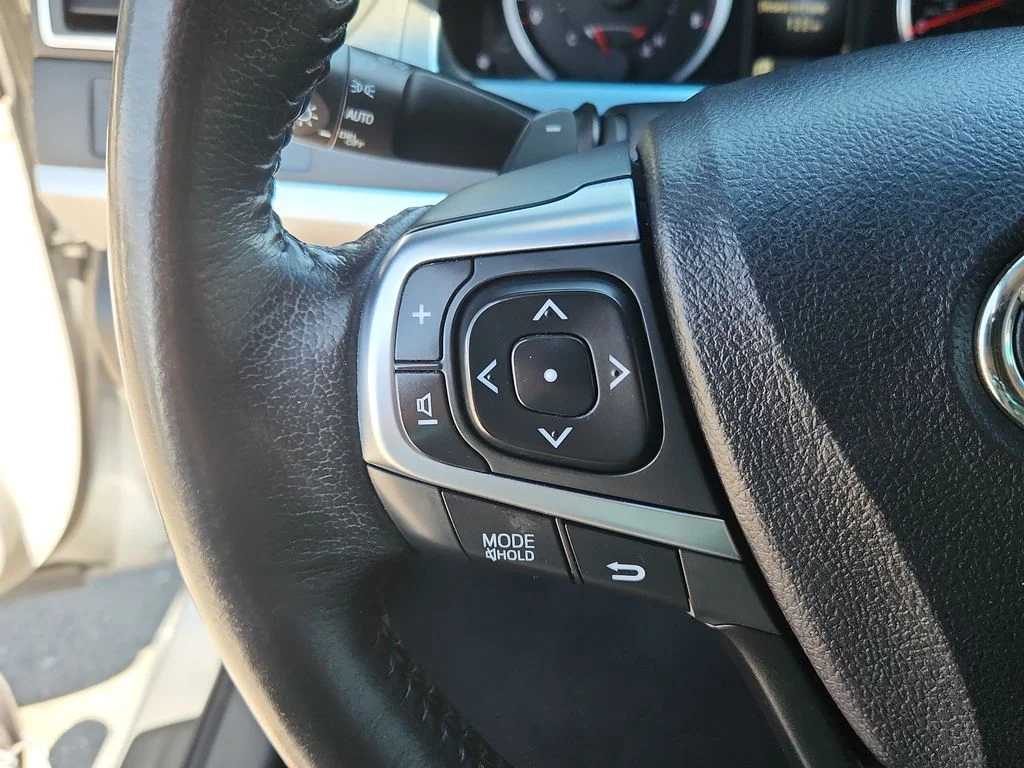 Used 2016 Silver Toyota SE image 18