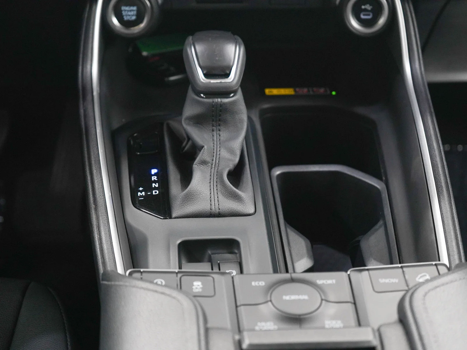 Used 2025  Toyota XLE image 19