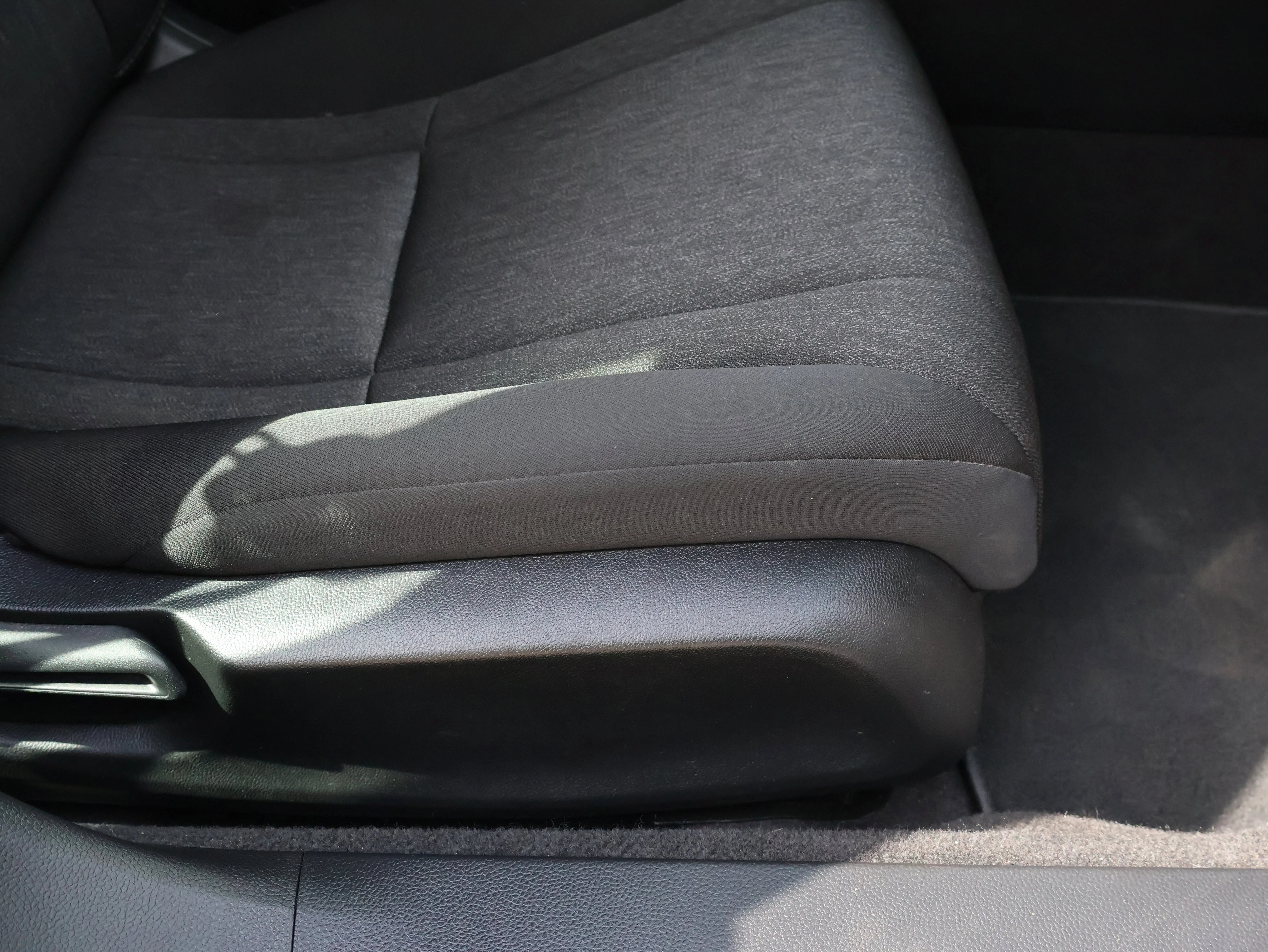 Used 2025 Solar Silver Metallic Honda LX image 9