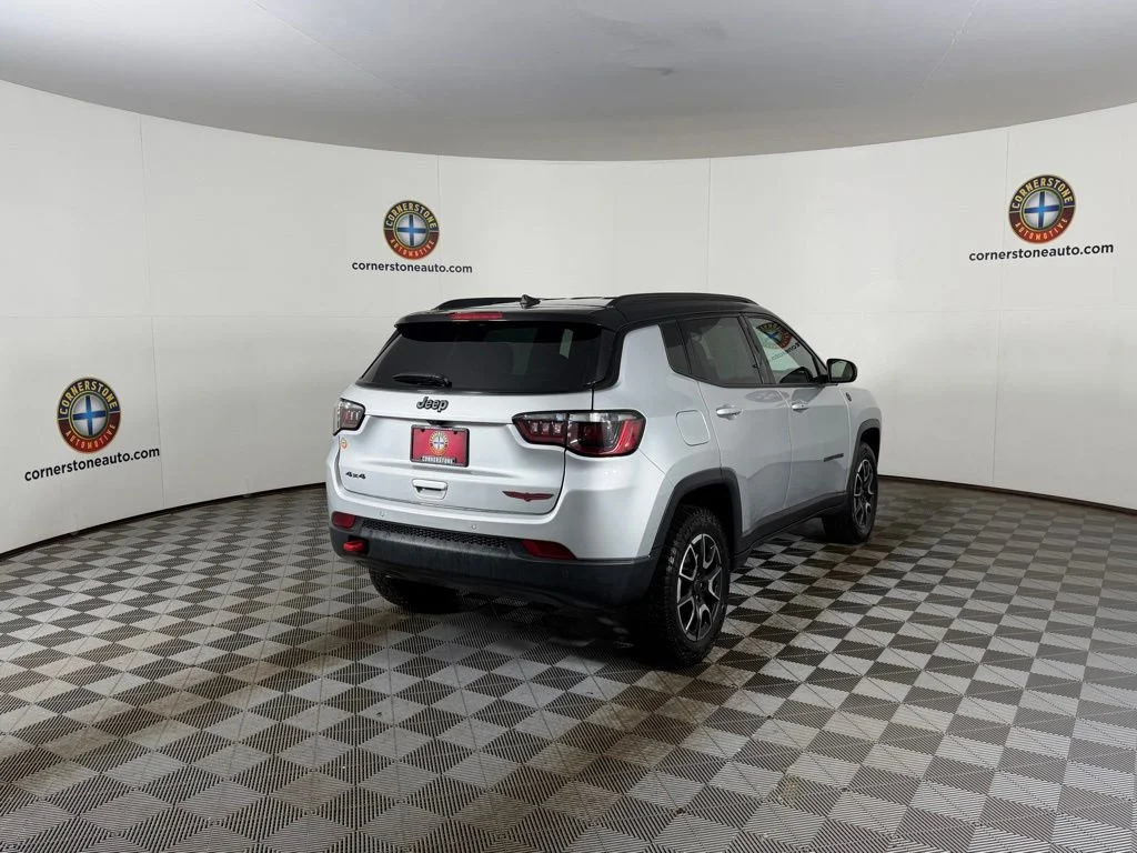 Used 2025 Silver Jeep Trailhawk image 17
