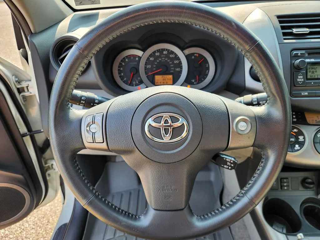 Used 2012 Blizzard Pearl Toyota Limited image 20