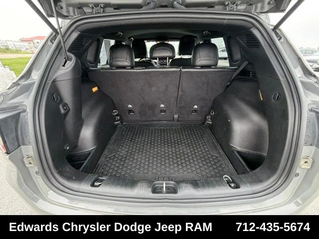 Used 2023 Gray Jeep Latitude image 28