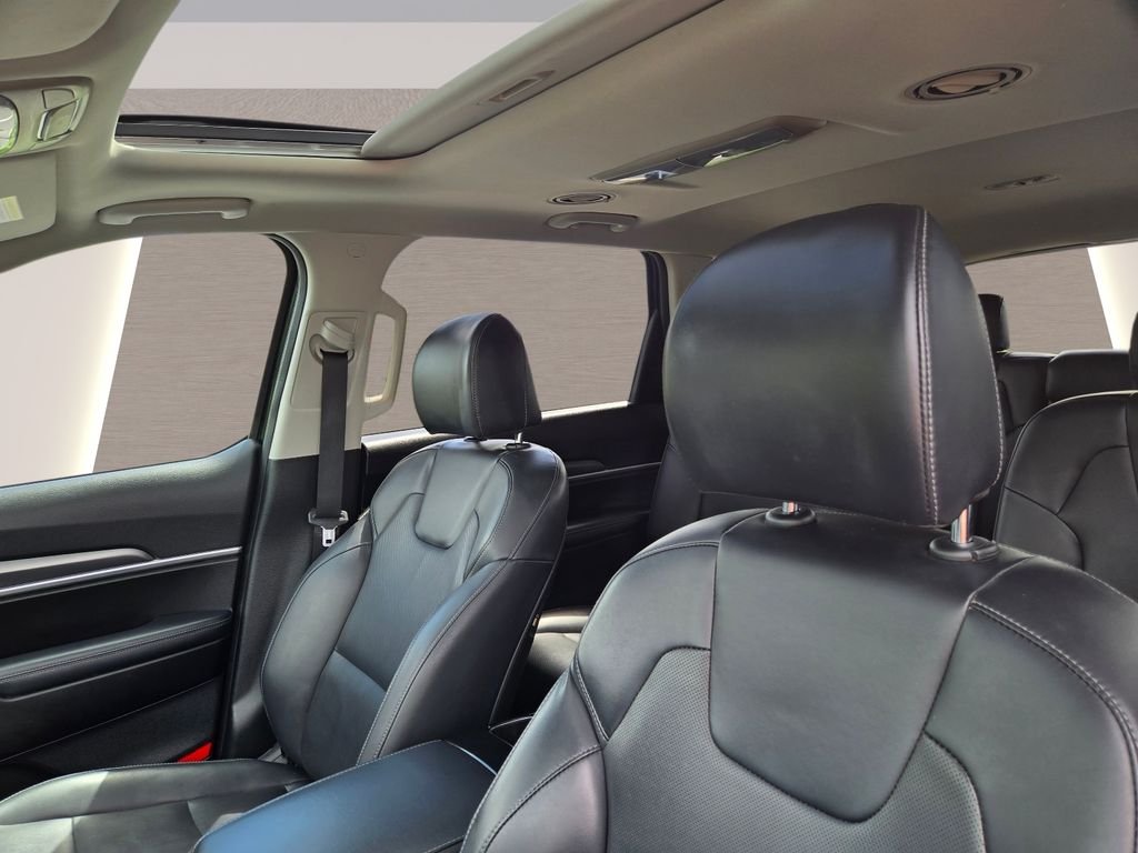 Used 2022 Black Kia S image 21