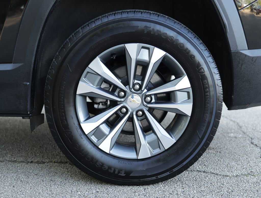 Used 2025 Mosaic Black Metallic Chevrolet LT image 38