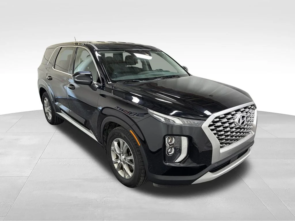Used 2022 Black Hyundai SE image 3