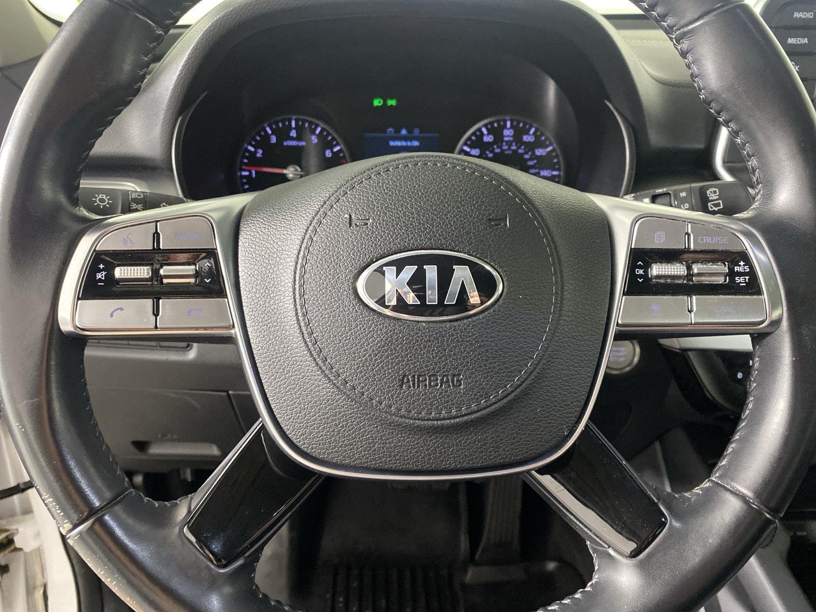 Used 2020 Snow White Pearl Kia  image 14