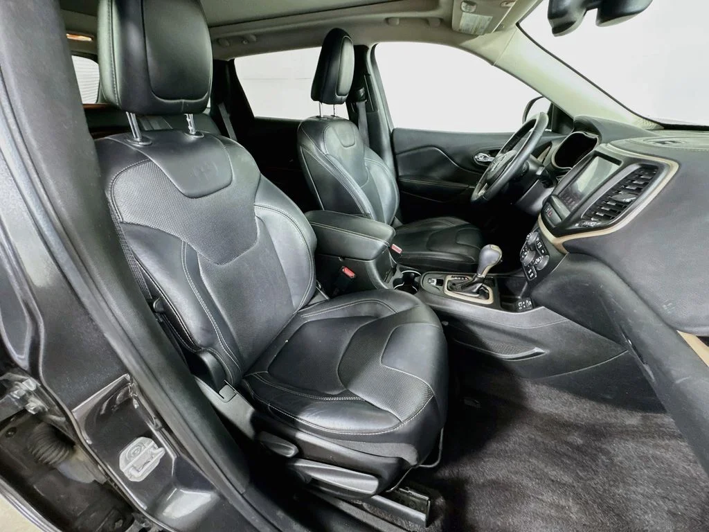 Used 2016 Gray Jeep Limited image 36