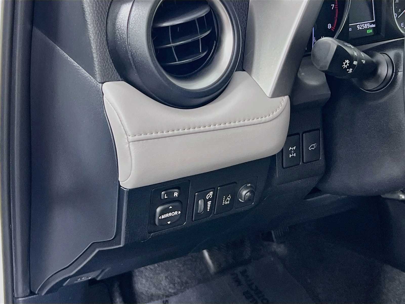 Used 2018 Blizzard Pearl Toyota Limited image 10