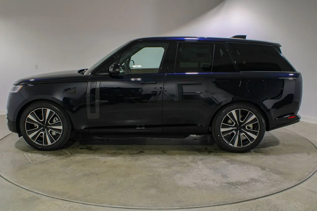 New 2026 Constellation Blue Ultra Metallic Gloss Land Rover P550e SE SWB image 2
