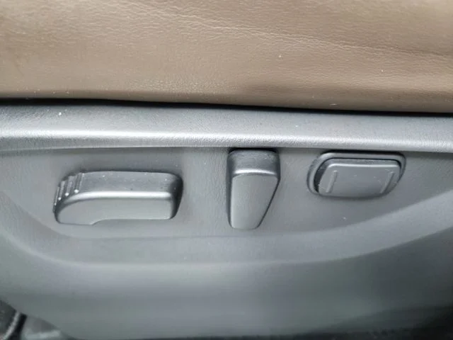 Used 2023 Red Nissan Platinum image 20