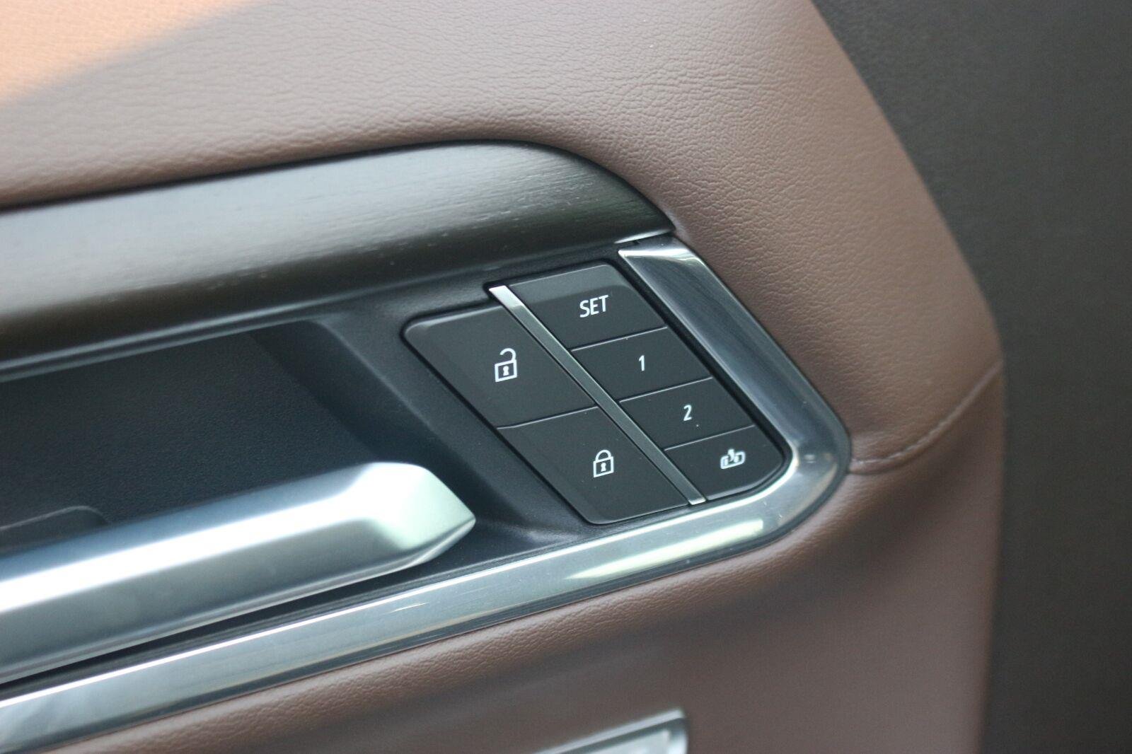 Used 2025 Onyx Black GMC Denali image 12