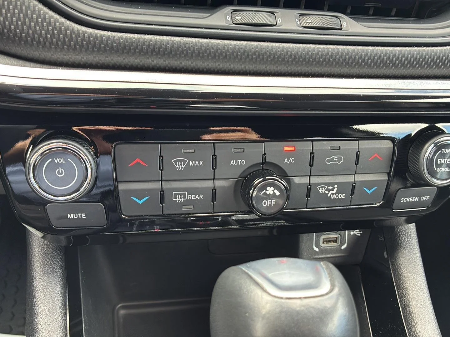 Used 2024 Black Clearcoat Jeep Trailhawk image 40