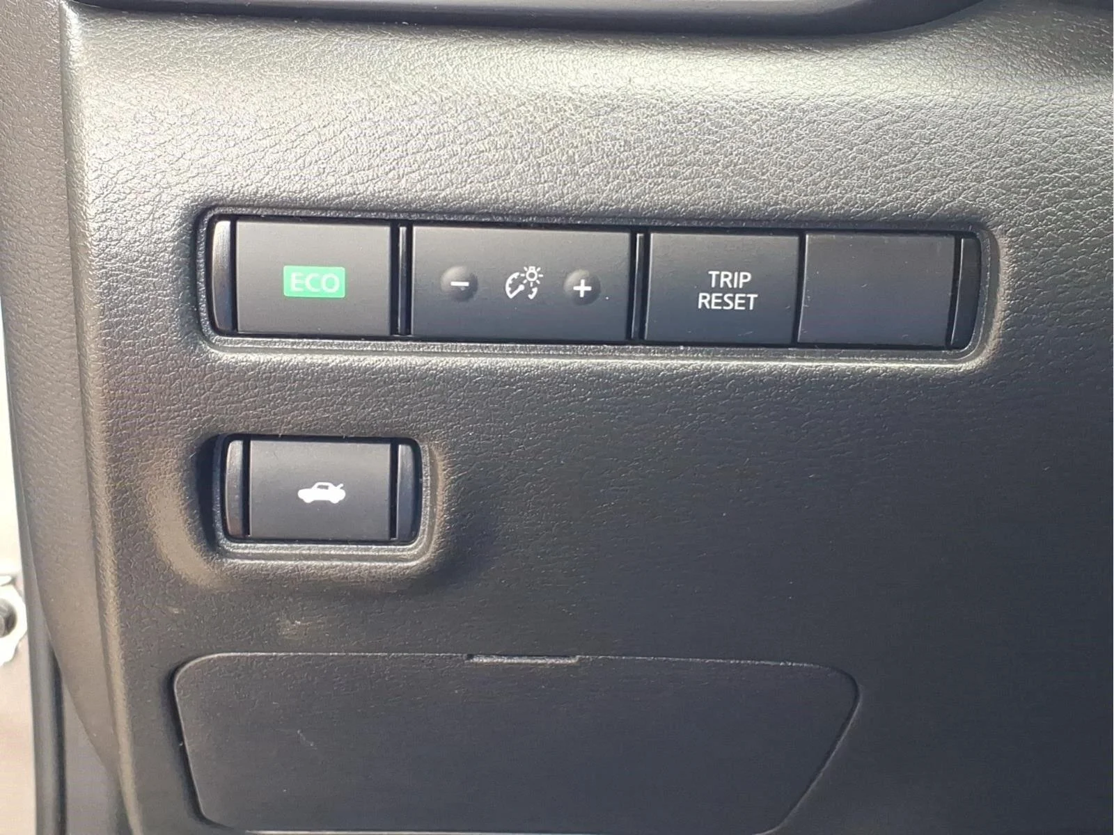 Used 2024  Nissan S image 18