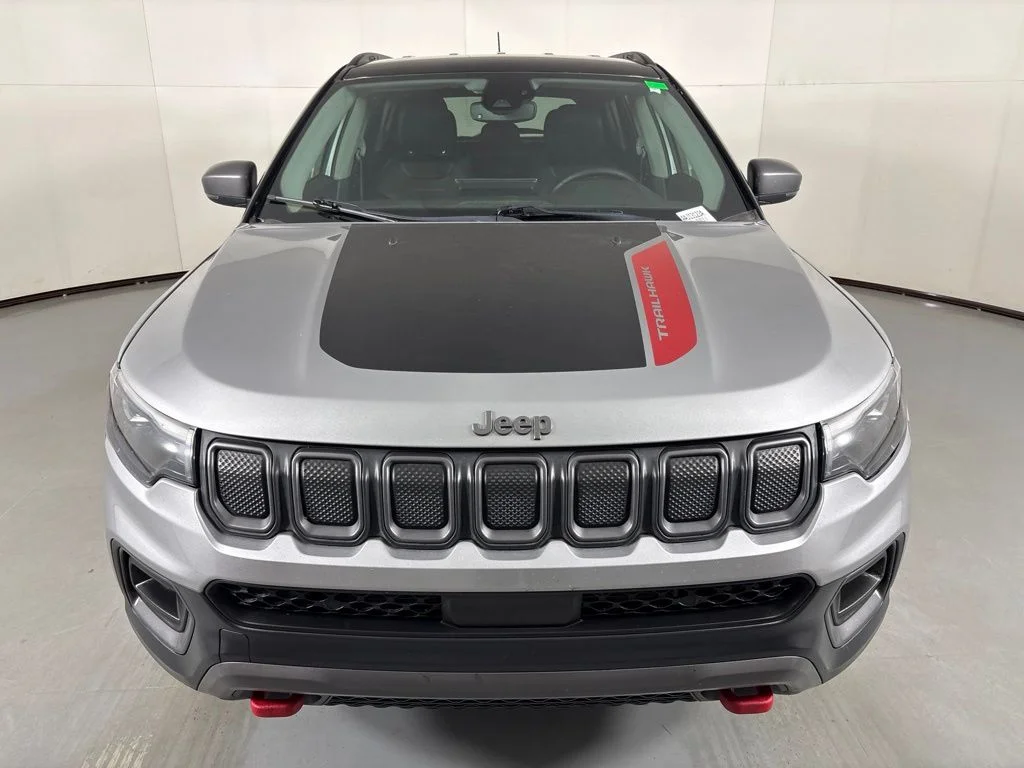Used 2022 Silver Jeep Trailhawk image 3