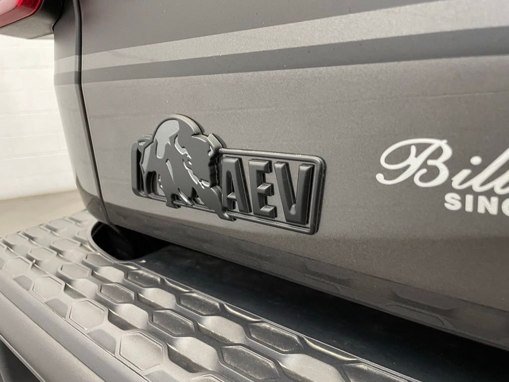 New 2026 Granite Crystal Metallic Clear-Coat Exterior Paint Jeep Rubicon X AEV JT370 image 7