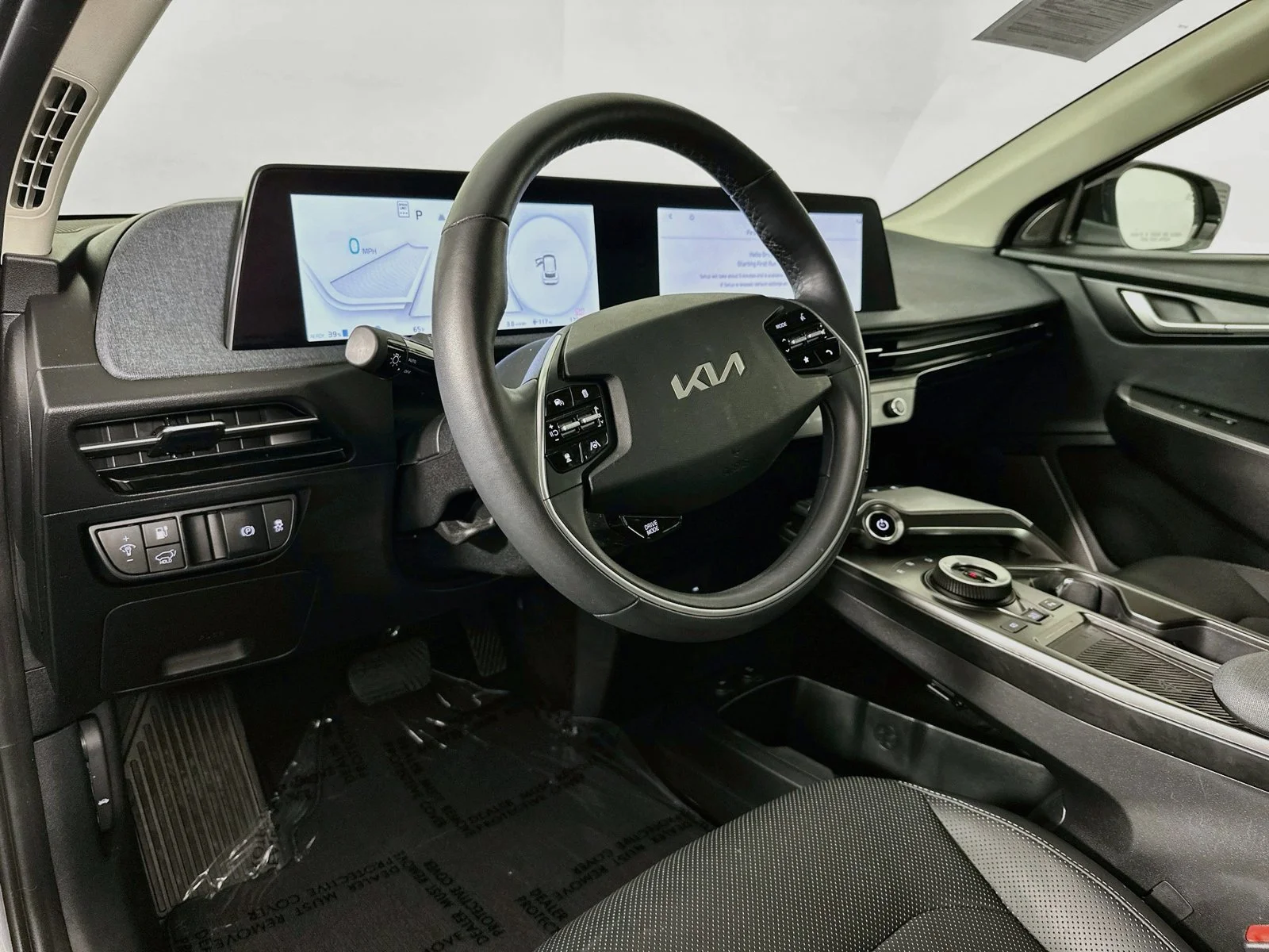 Used 2024 Steel Gray Kia Wind image 10