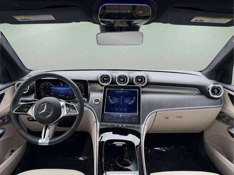 Used 2025 Verde Silver Metallic Mercedes-Benz GLC 300 image 8
