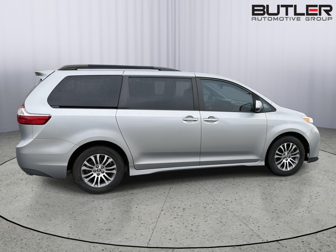 Used 2019 Celestial Silver Metallic Toyota XLE Premium 8-Passenger image 7
