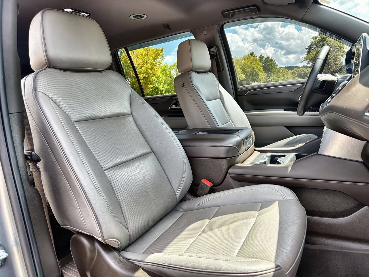 Used 2024 Sterling Metallic GMC SLT image 23