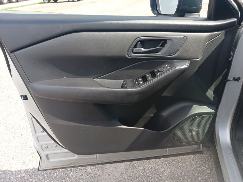 Used 2024 Silver Nissan S image 11