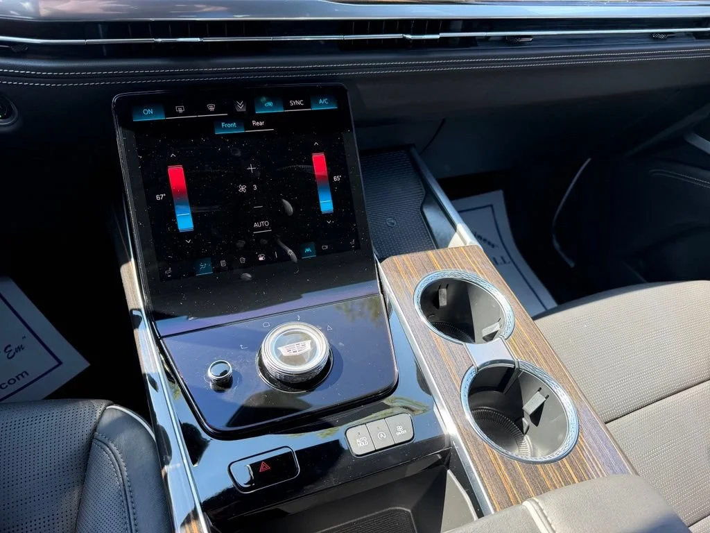 2025 Cadillac Escalade Premium Luxury - Photo 13