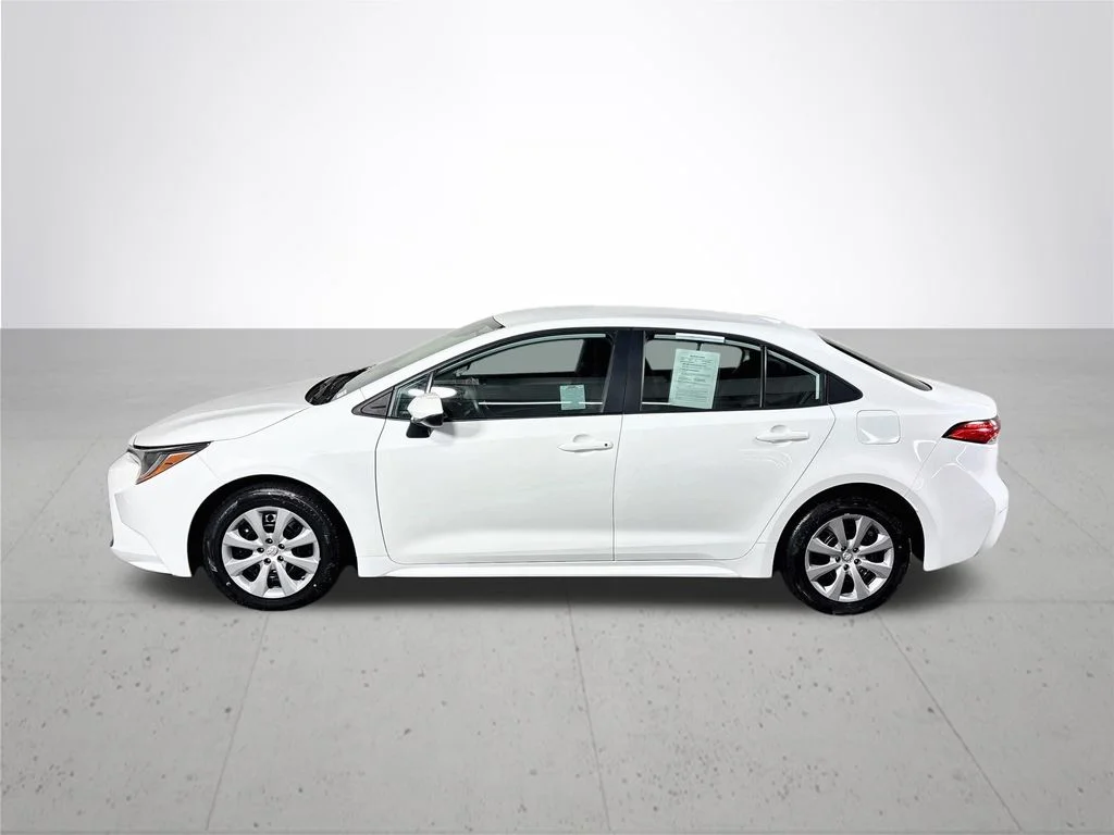 Used 2022 White Toyota LE image 9