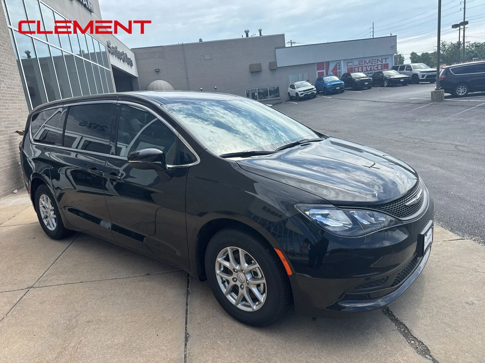 New 2026 Diamond Black Crystal Pearl-Coat Exterior Paint Chrysler LX image 13